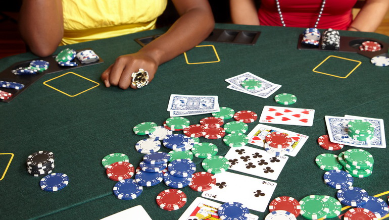 فلبس، الفائز بالميدالية الذهبية، يمارس ألعاب الطاولة